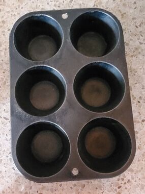 Lodge 6-Cup Cast Iron Muffin Tin Pan, Model 5P2